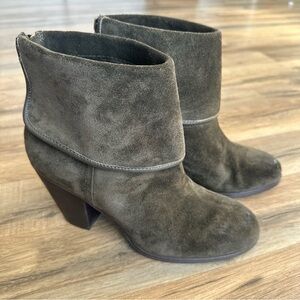 Vince Camuto Olive Green Women’s Ankle Booties Size 9